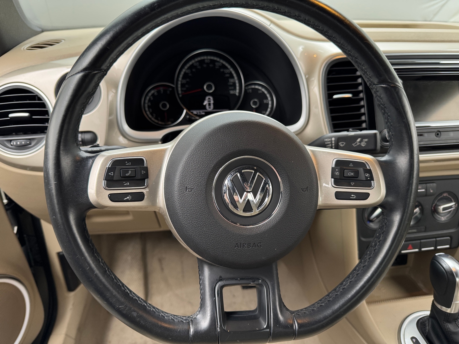 Thumbnail: 2016 Volkswagen Beetle - 4
