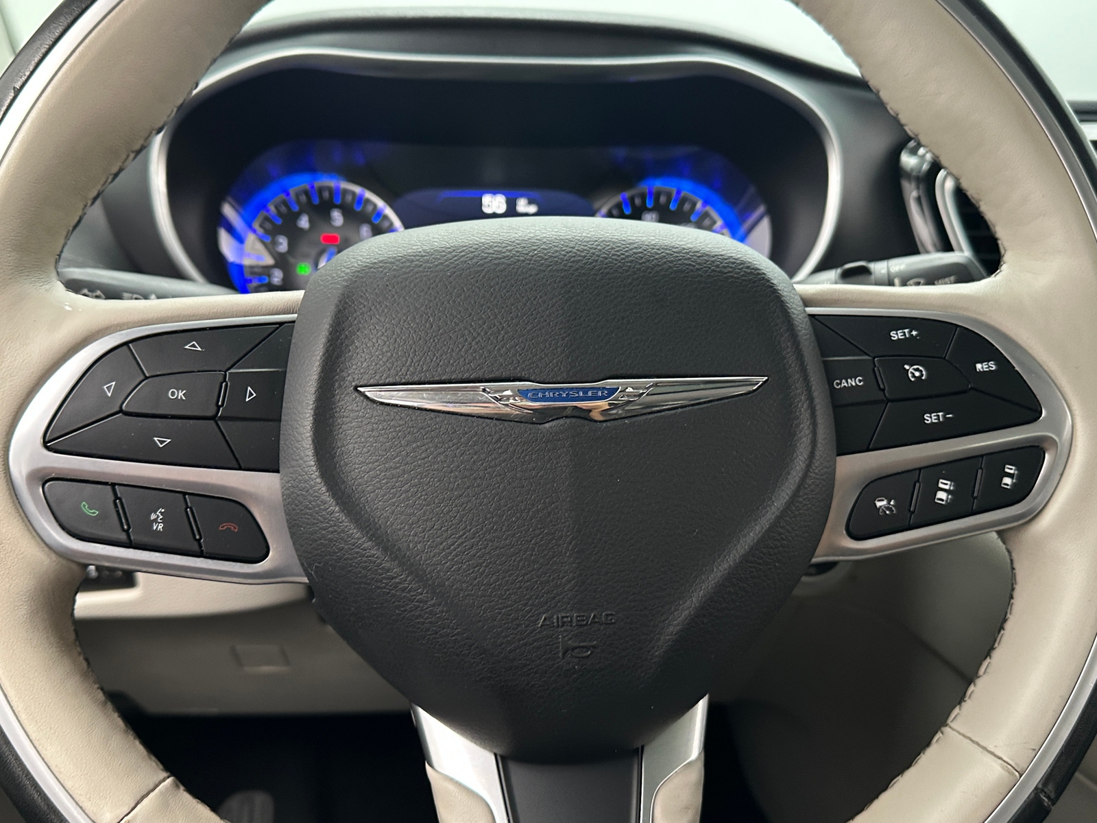 Thumbnail: 2020 Chrysler Pacifica - 4