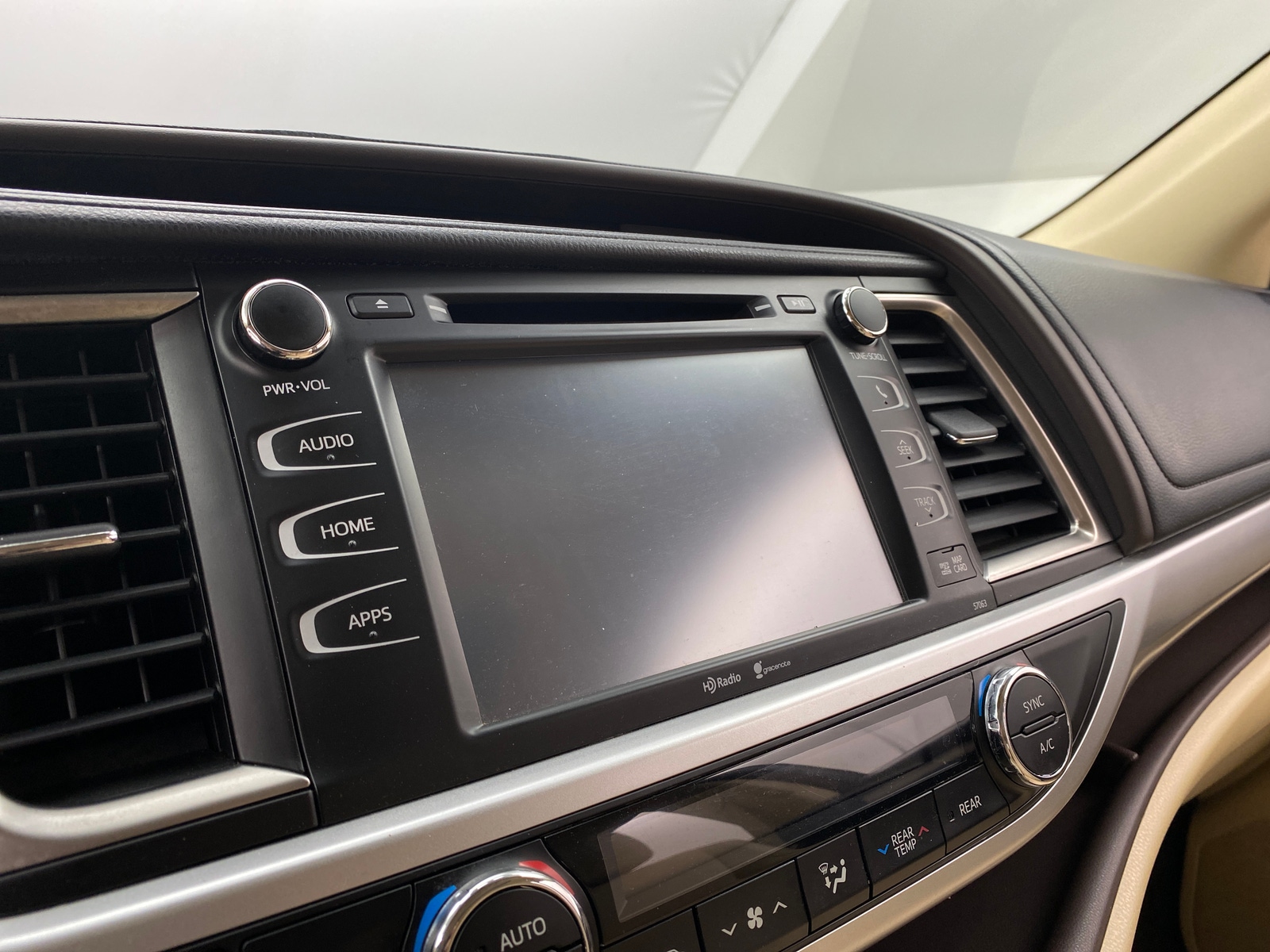 Thumbnail: 2015 Toyota Highlander - 3