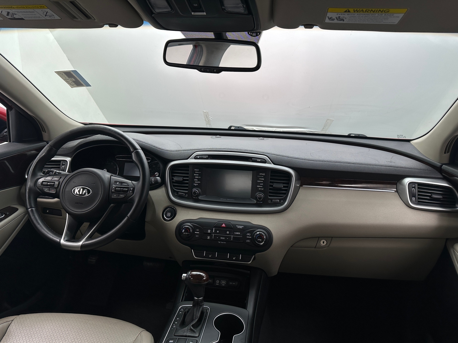 Thumbnail: 2017 Kia Sorento - 3