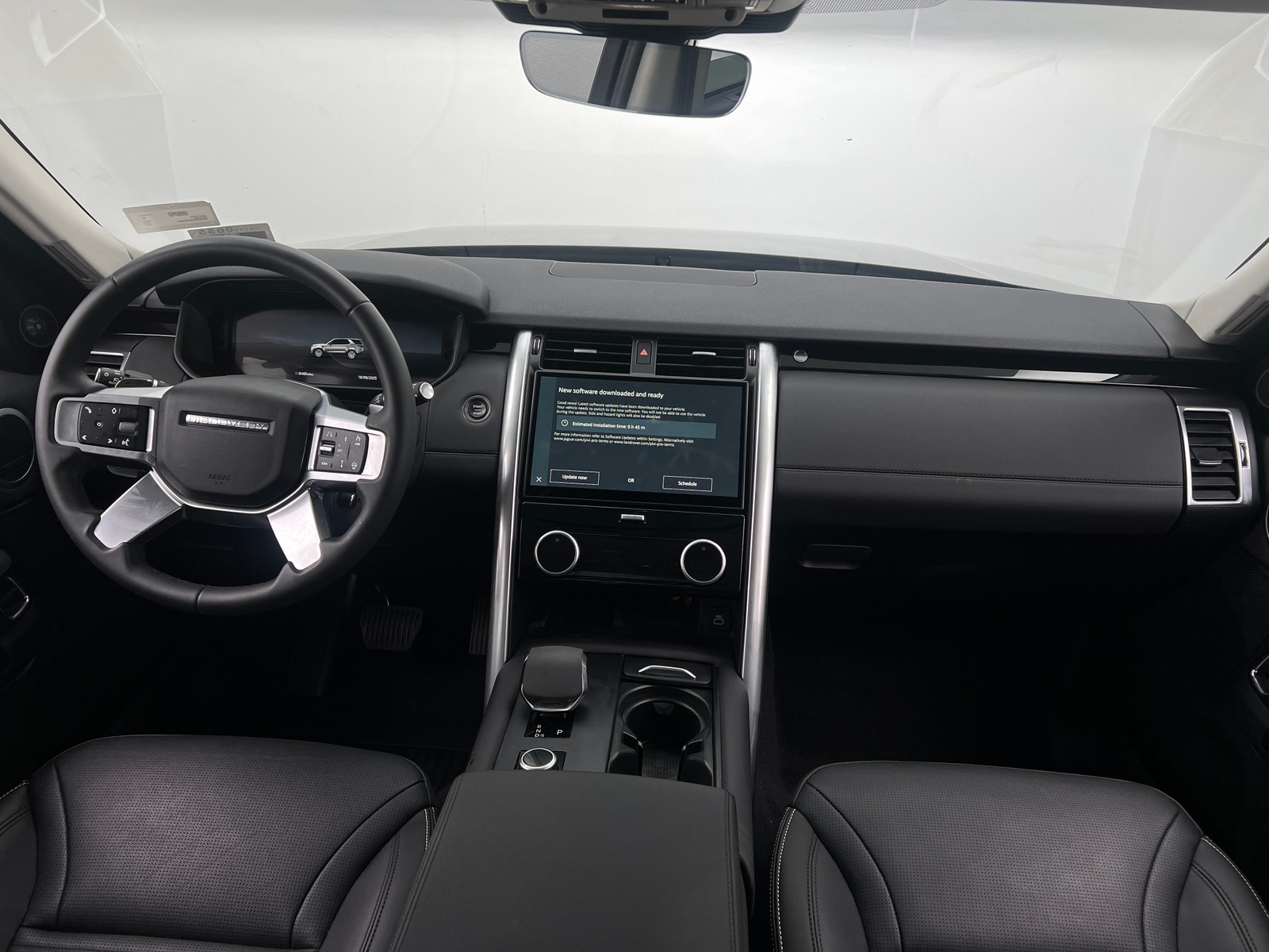 Thumbnail: 2024 Land Rover Discovery - 2