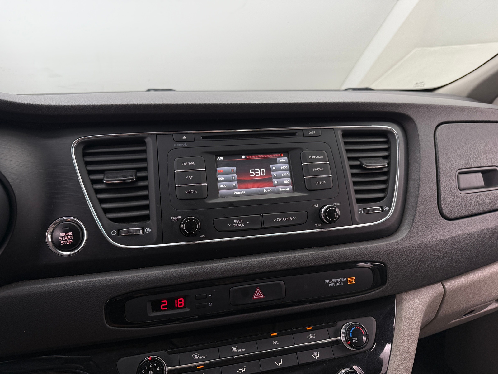 Thumbnail: 2017 Kia Sedona - 4