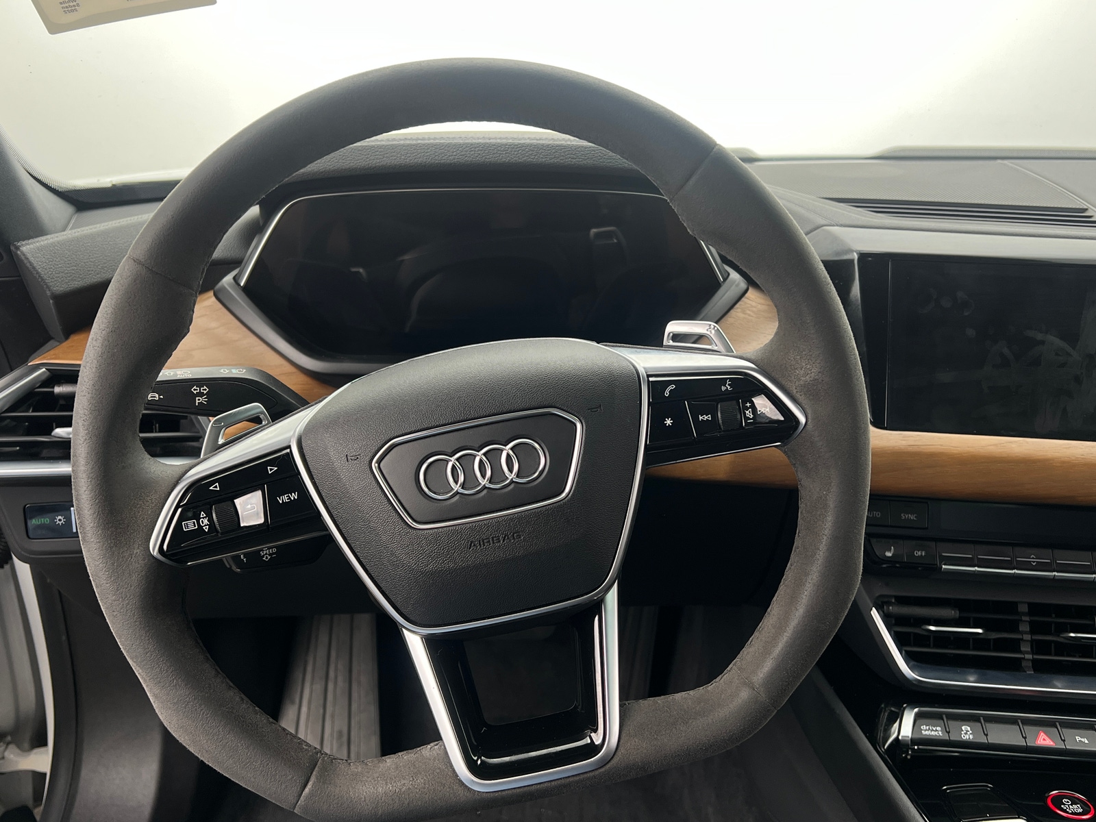 Thumbnail: 2022 Audi e-tron GT - 4