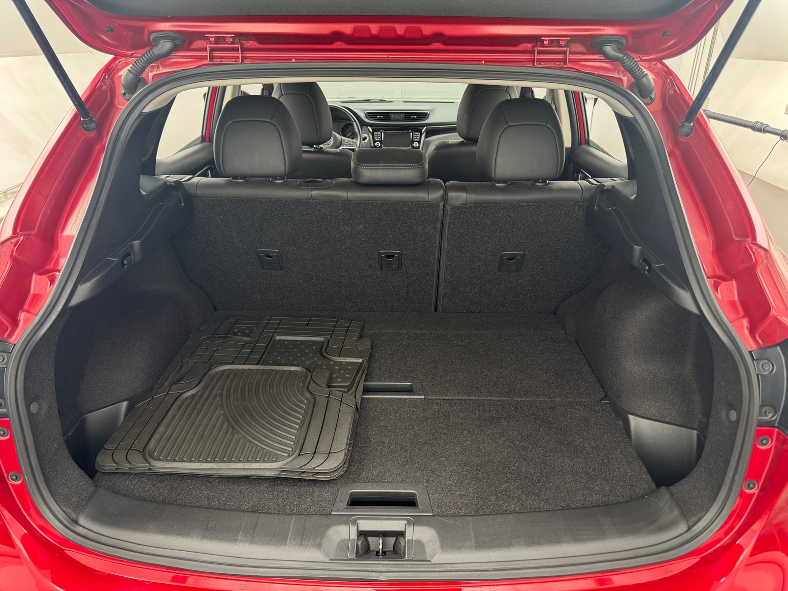 Thumbnail: 2017 Nissan Rogue Sport - 6
