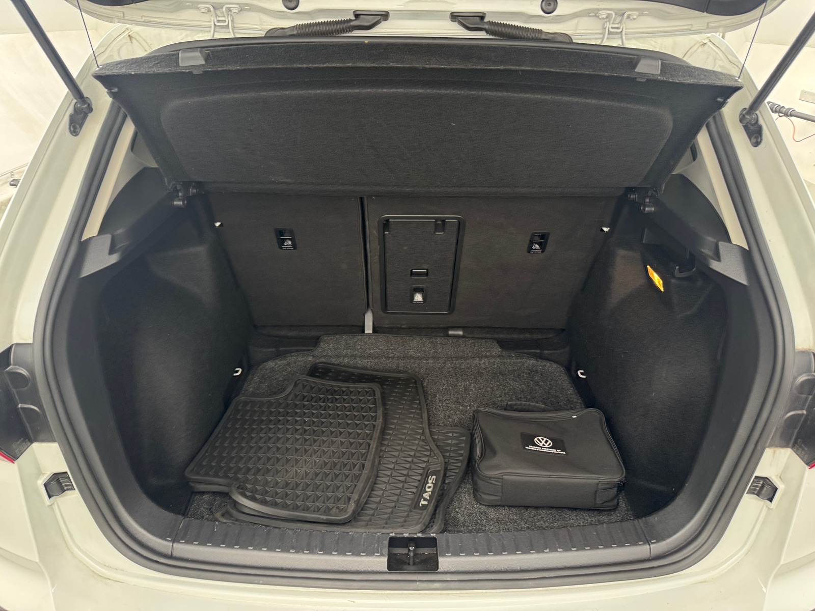 Thumbnail: 2022 Volkswagen Taos - 6