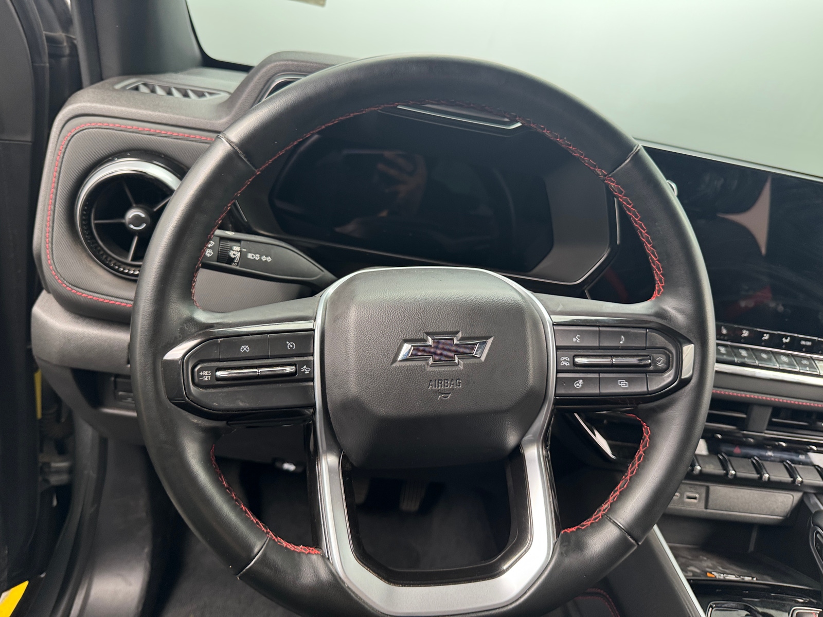 Thumbnail: 2023 Chevrolet Colorado - 4
