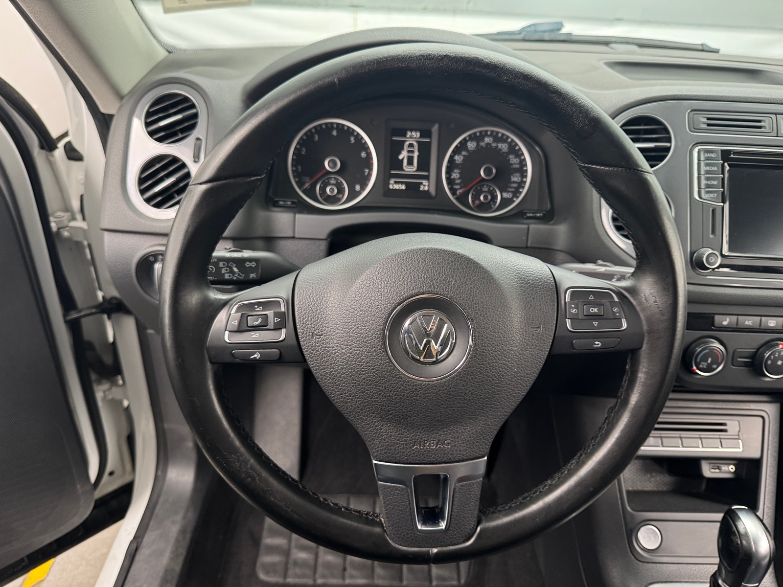 Thumbnail: 2017 Volkswagen Tiguan - 4