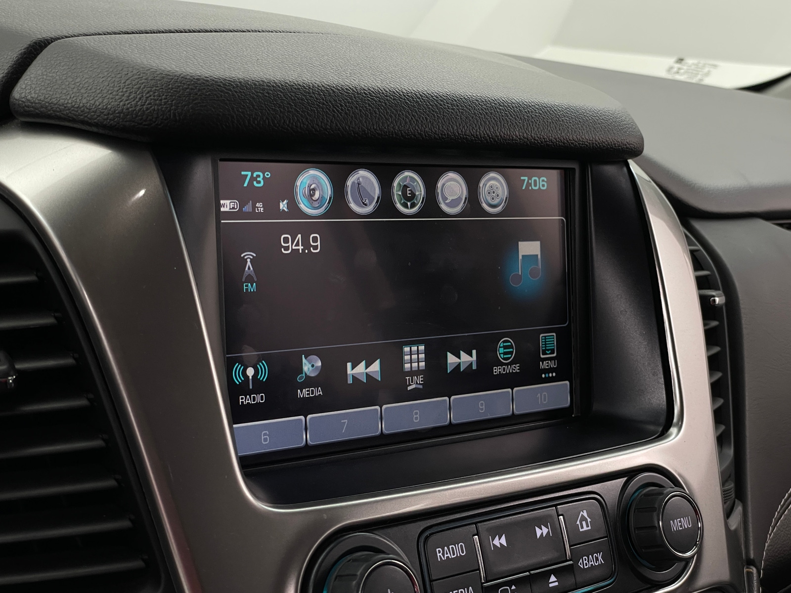 Thumbnail: 2019 Chevrolet Tahoe - 3