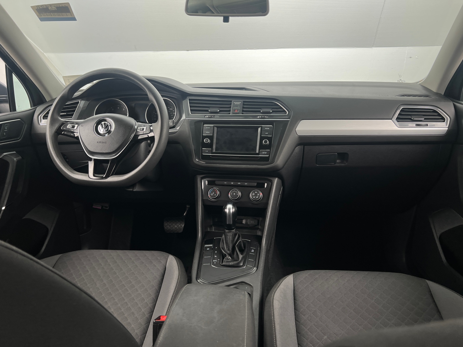 Thumbnail: 2018 Volkswagen Tiguan - 3