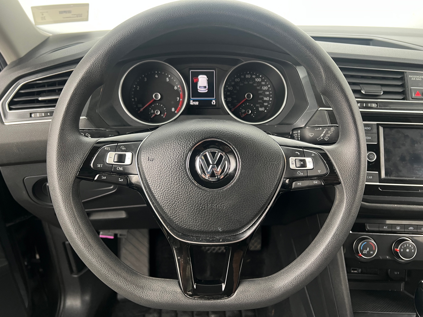 Thumbnail: 2018 Volkswagen Tiguan - 5