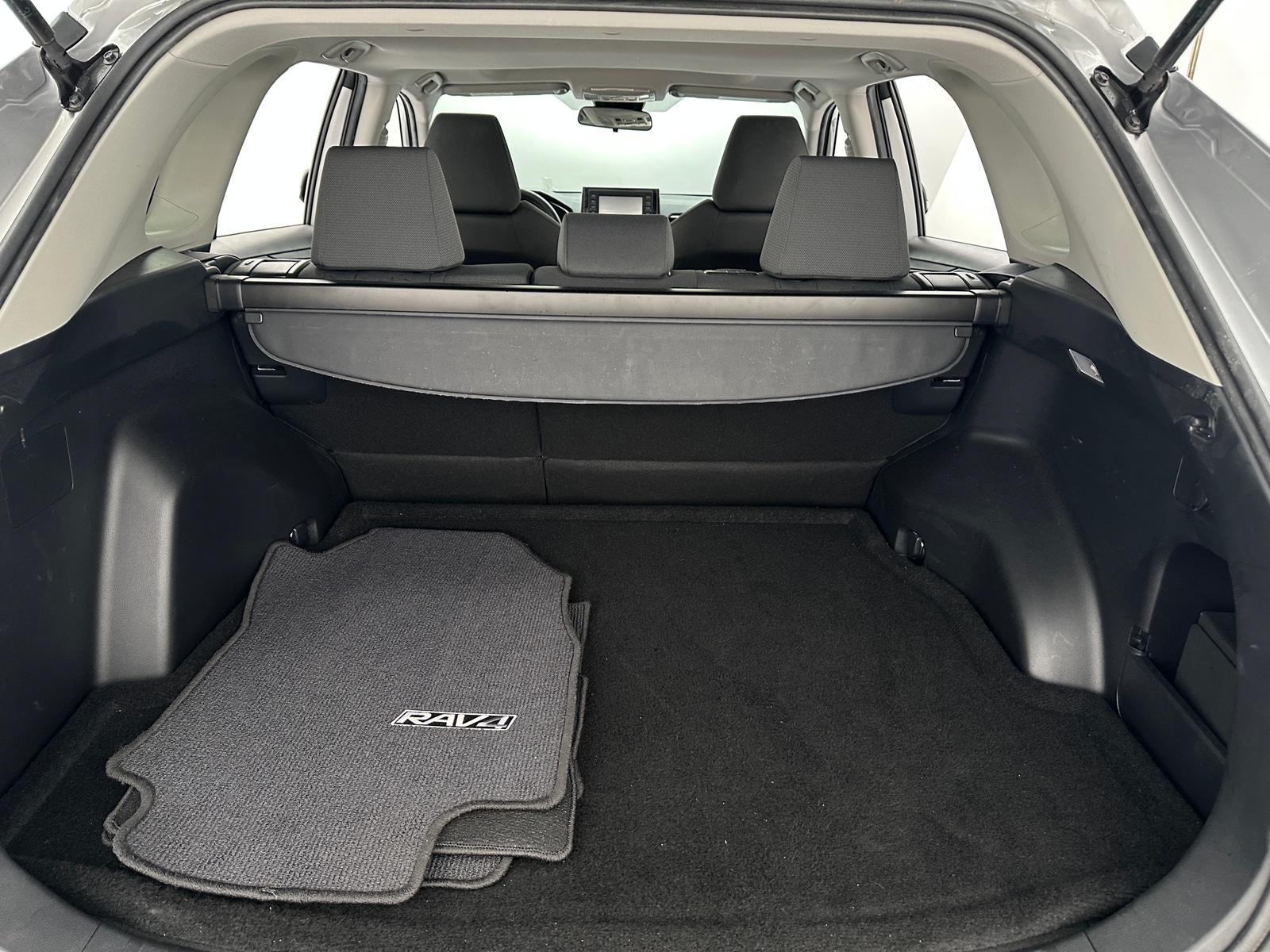 Thumbnail: 2019 Toyota RAV4 - 7