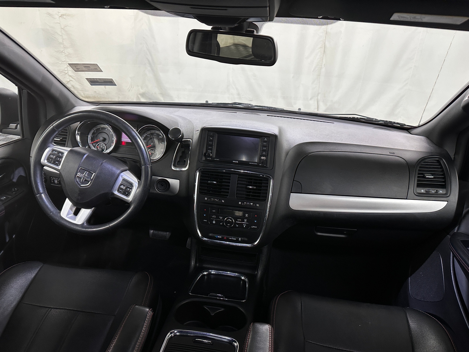 Thumbnail: 2019 Dodge Grand Caravan - 2