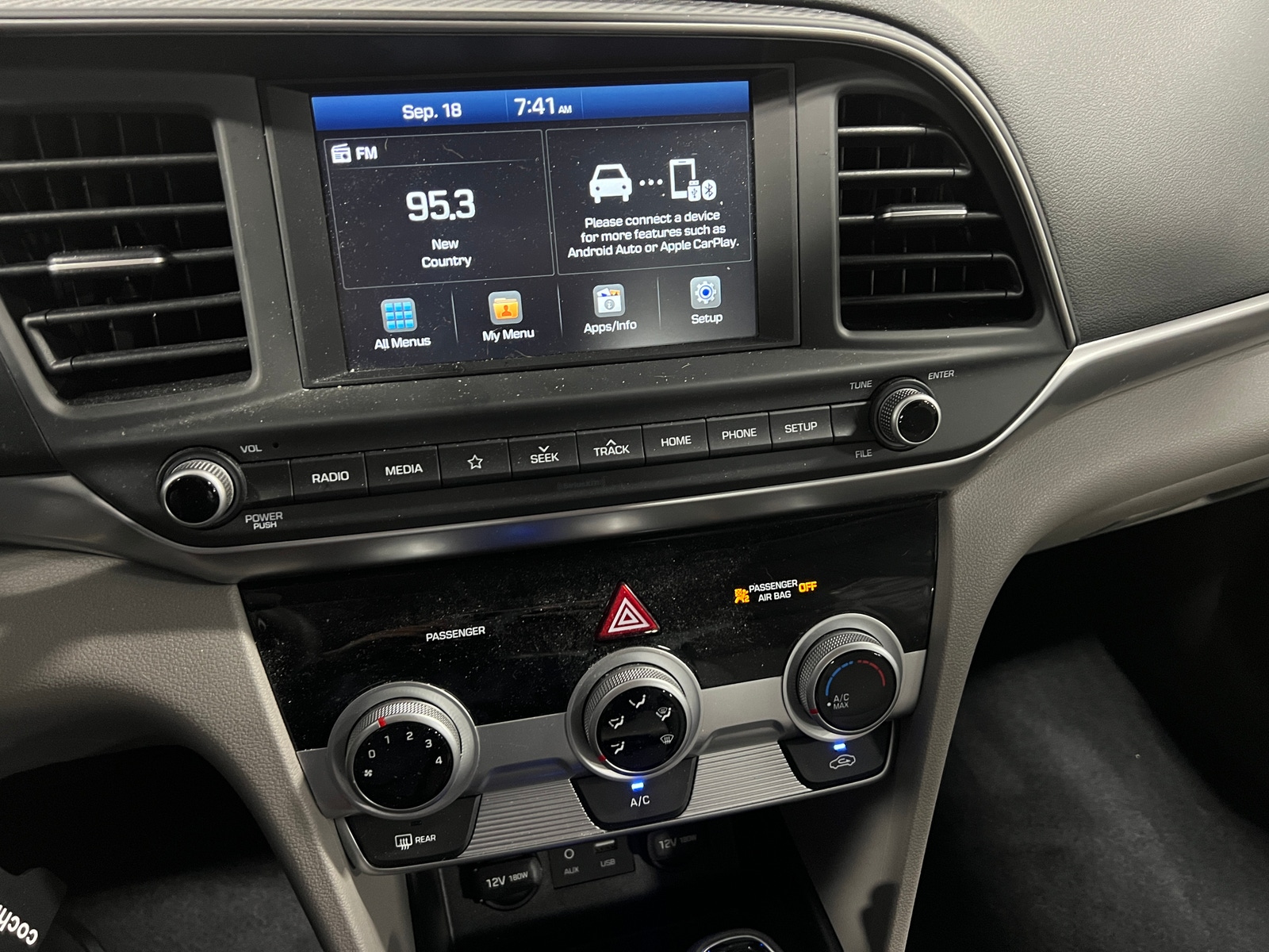 Thumbnail: 2019 Hyundai Elantra - 4