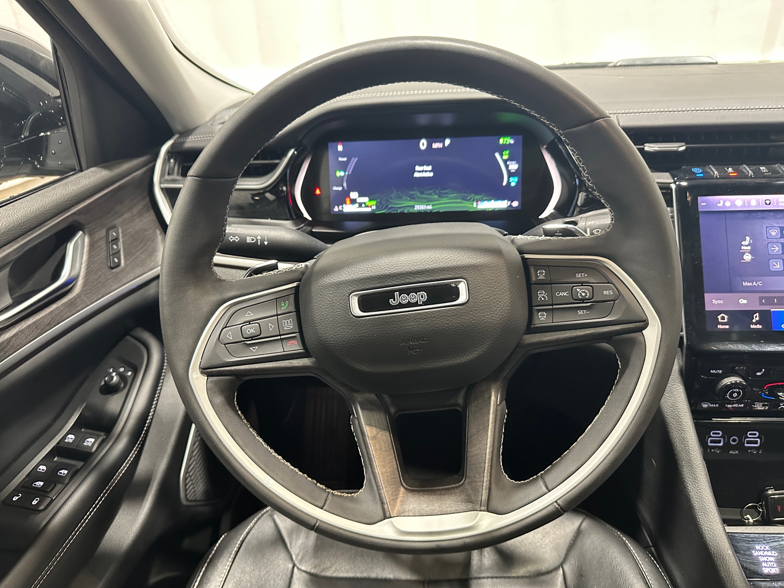 Thumbnail: 2022 Jeep Grand Cherokee - 4