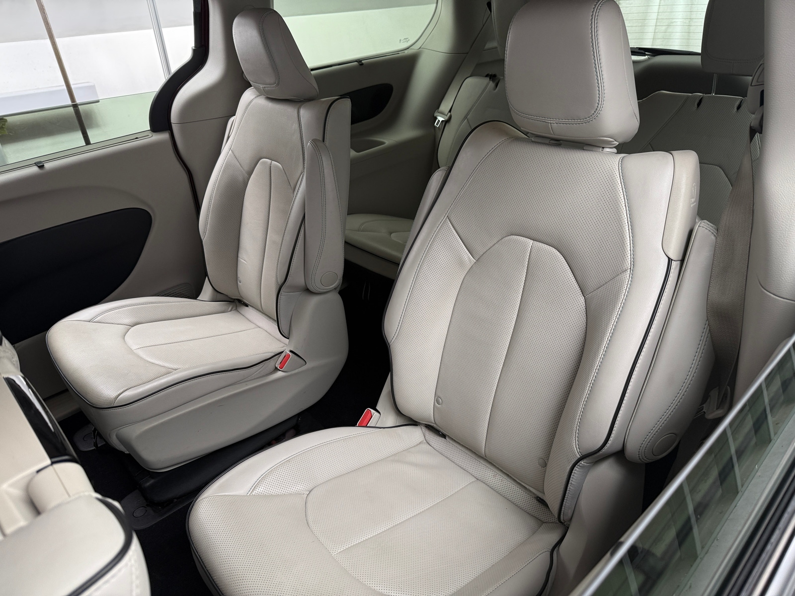 Thumbnail: 2018 Chrysler Pacifica - 5
