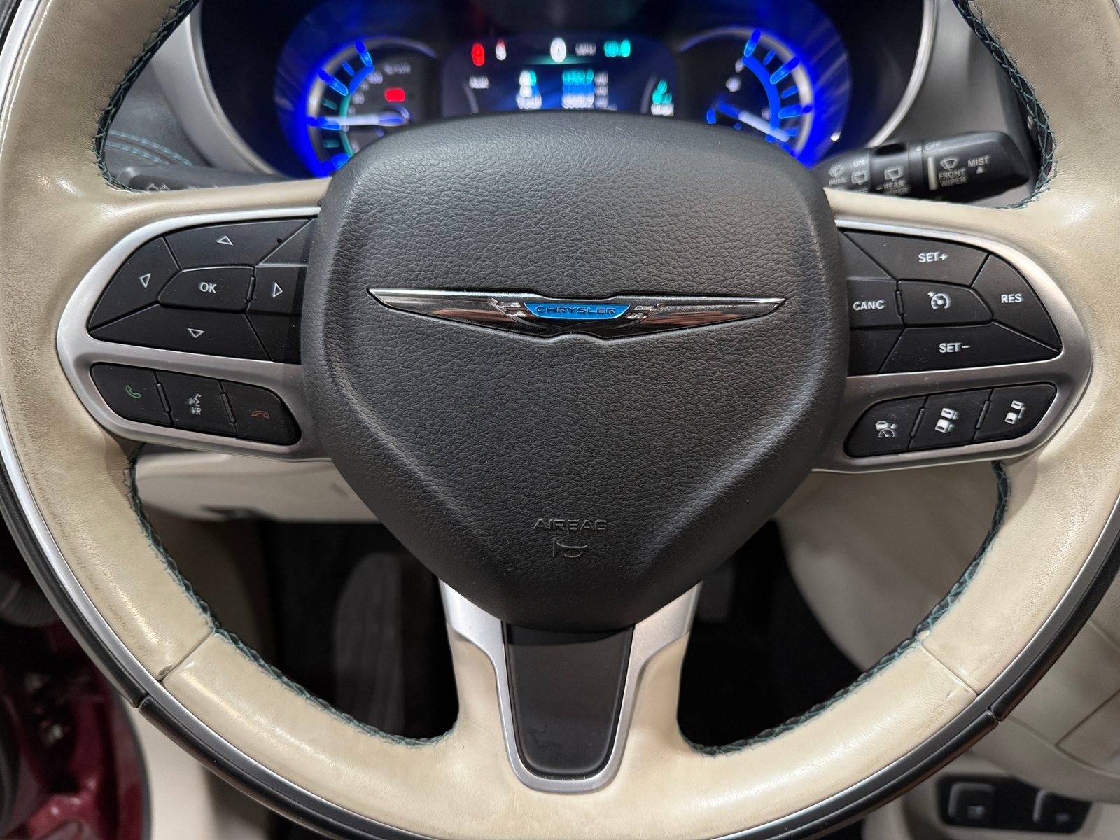 Thumbnail: 2018 Chrysler Pacifica - 4