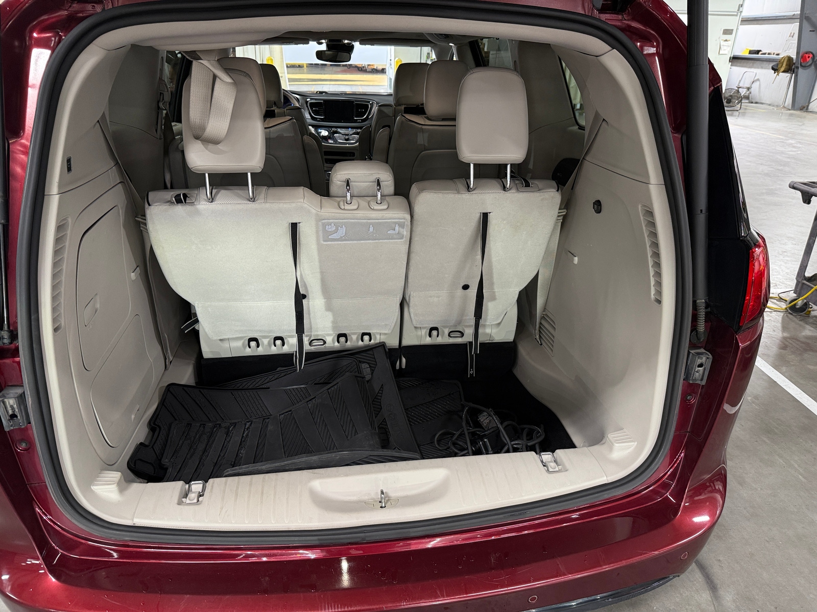 Thumbnail: 2018 Chrysler Pacifica - 6