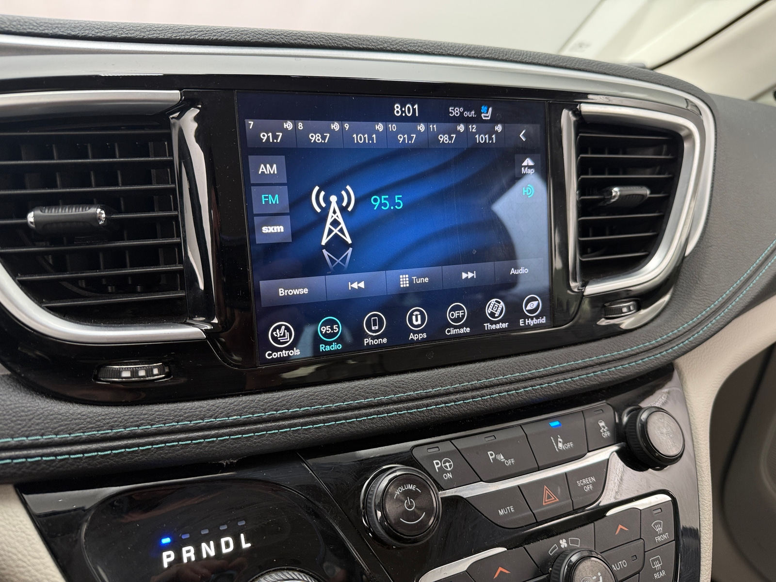 Thumbnail: 2018 Chrysler Pacifica - 3