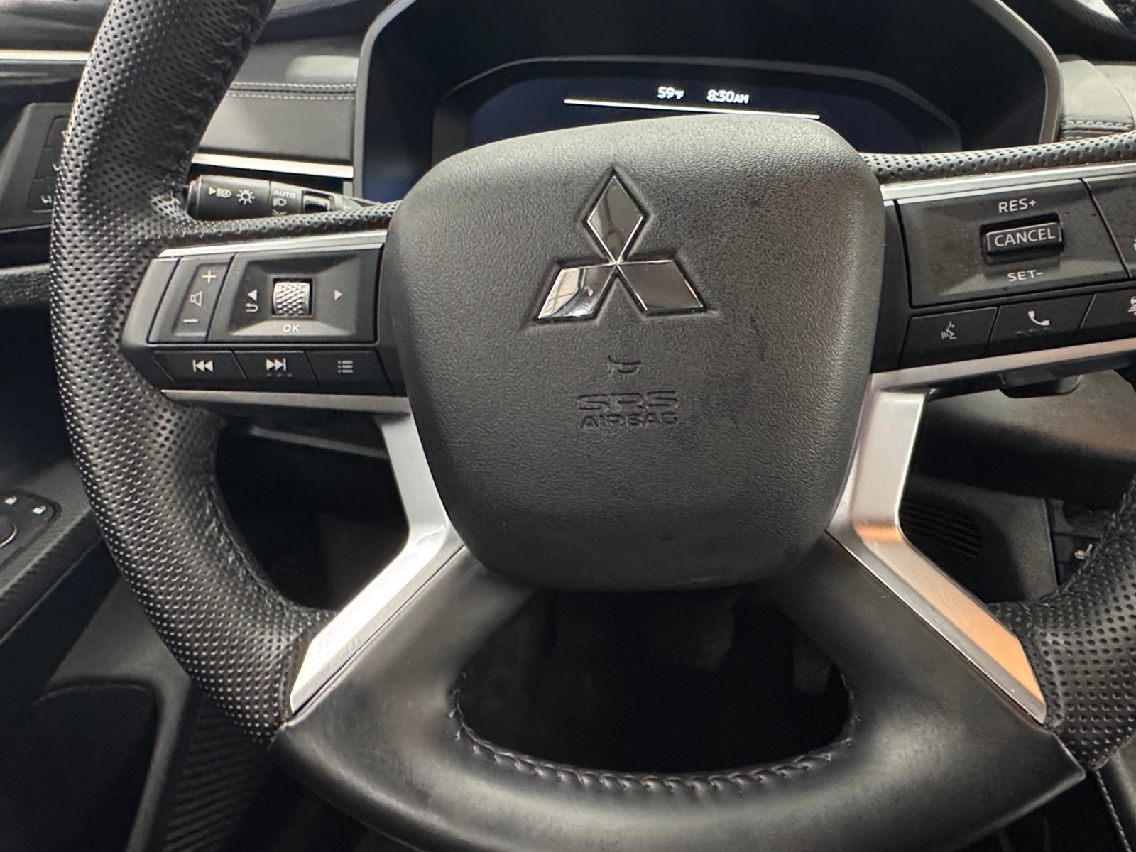 Thumbnail: 2023 Mitsubishi Outlander - 4