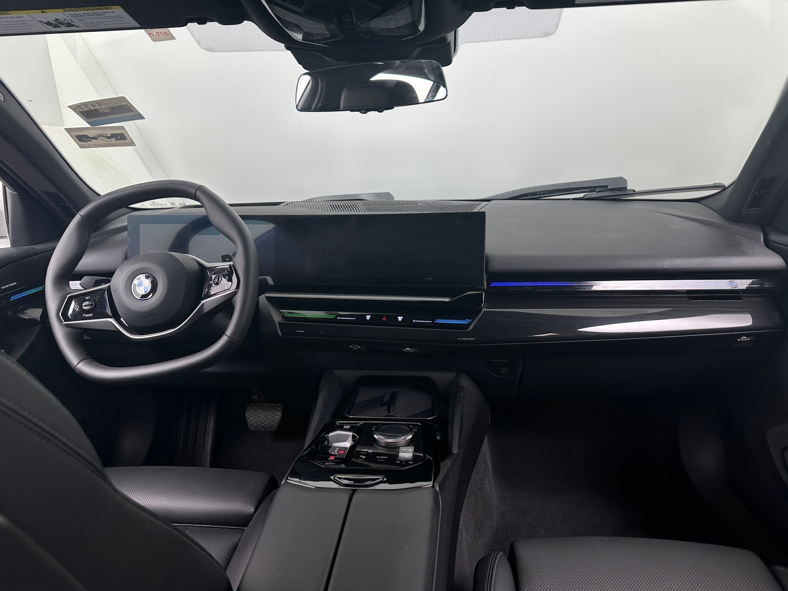 Thumbnail: 2025 BMW 5 Series - 2