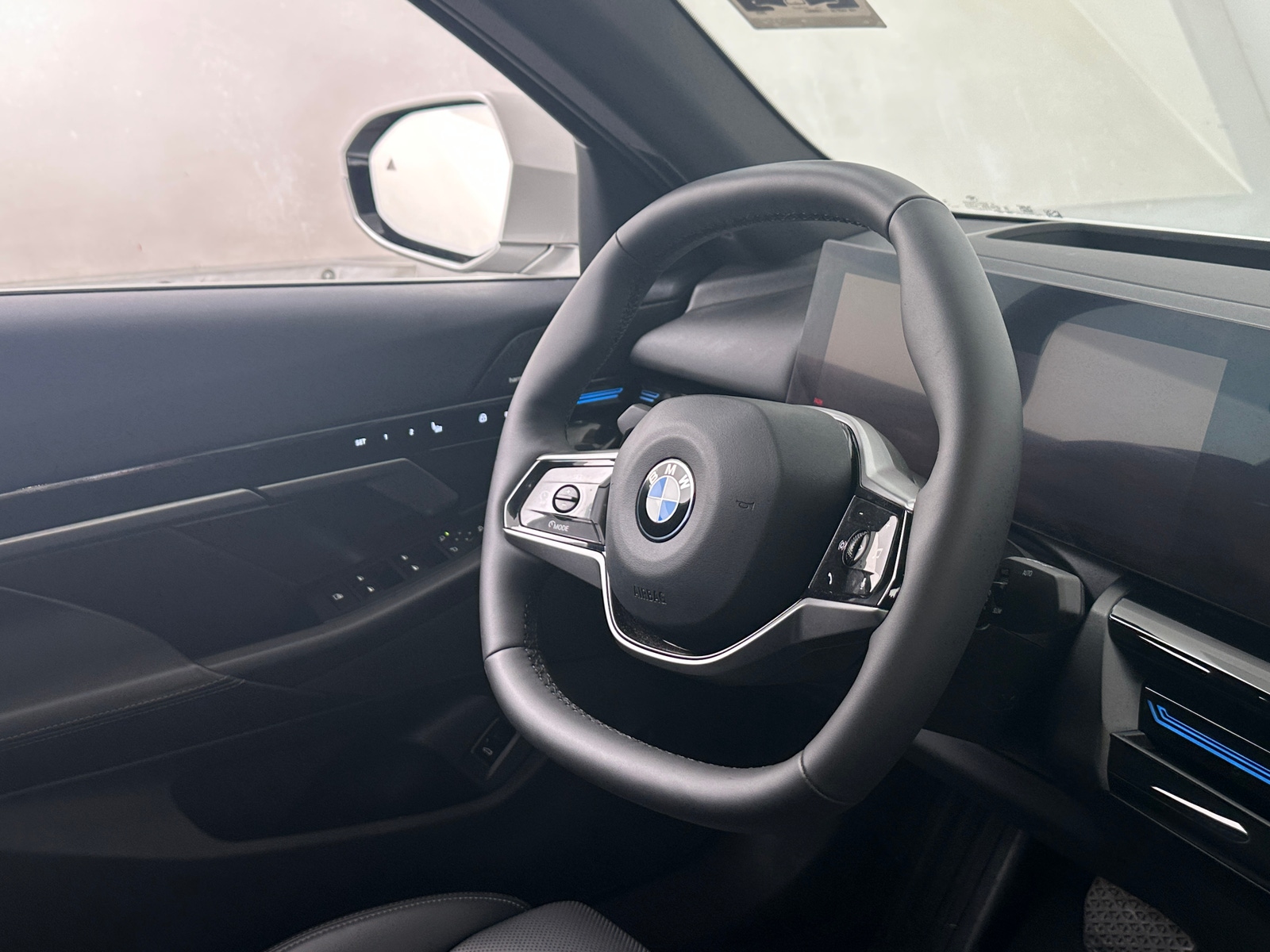 Thumbnail: 2025 BMW 5 Series - 4
