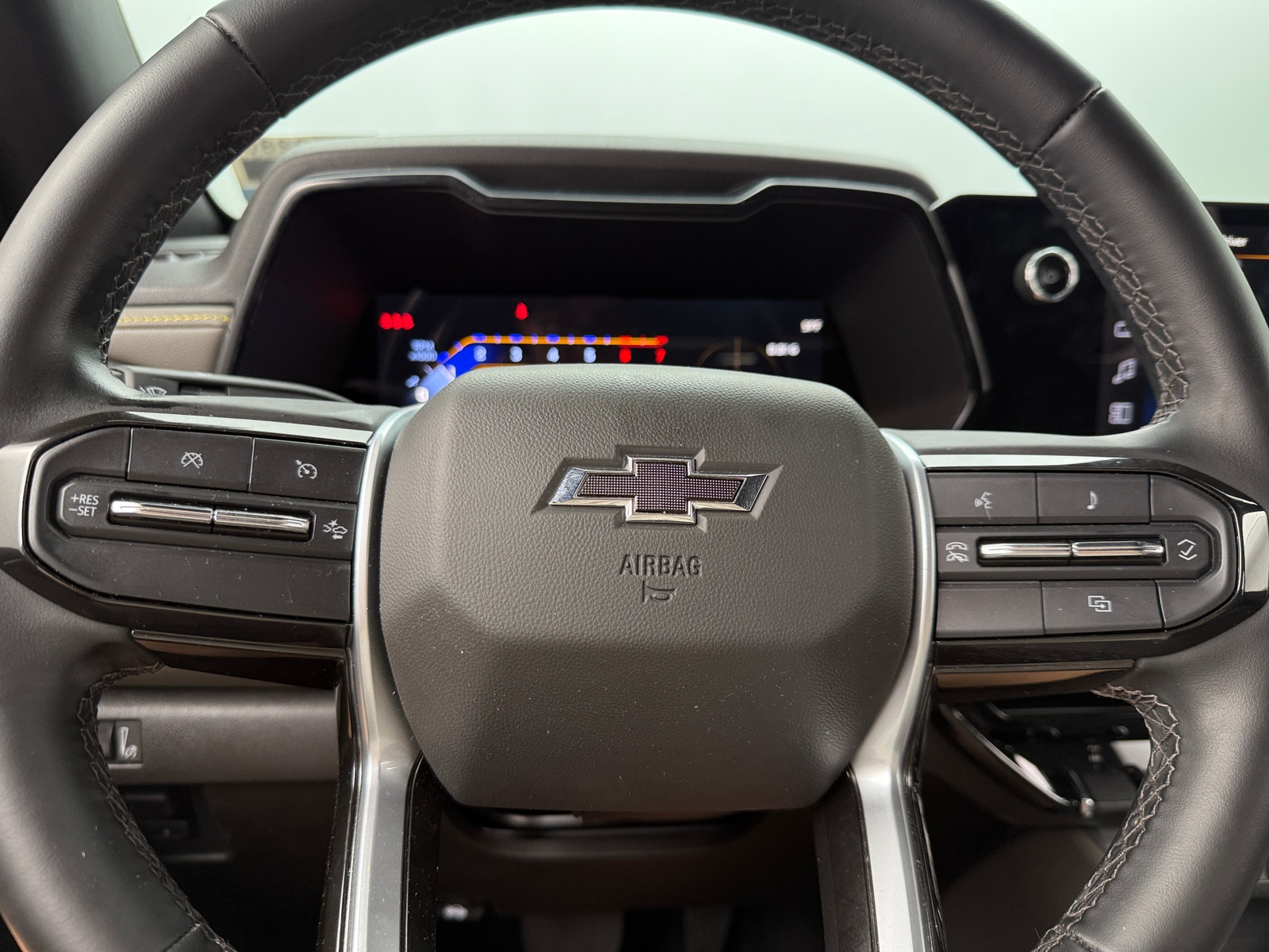 Thumbnail: 2024 Chevrolet Colorado - 4