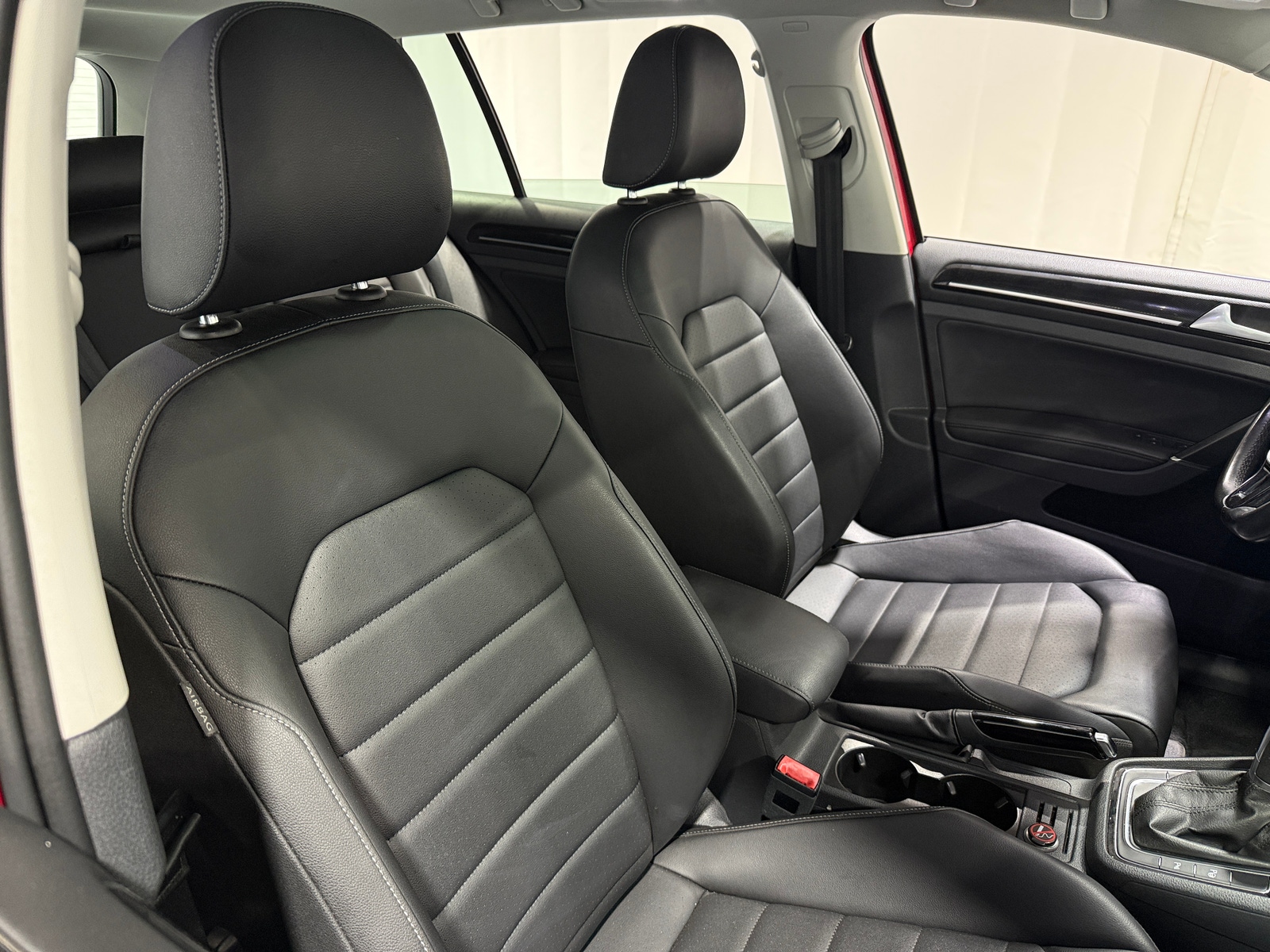 Thumbnail: 2016 Volkswagen e-Golf - 2