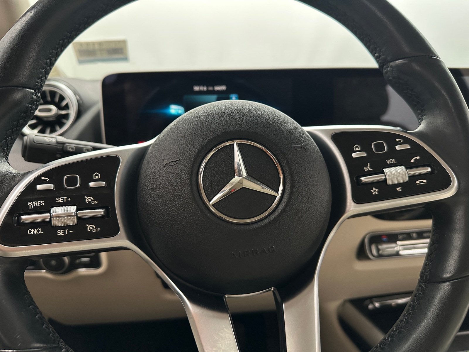 Thumbnail: 2021 Mercedes-Benz GLA - 4