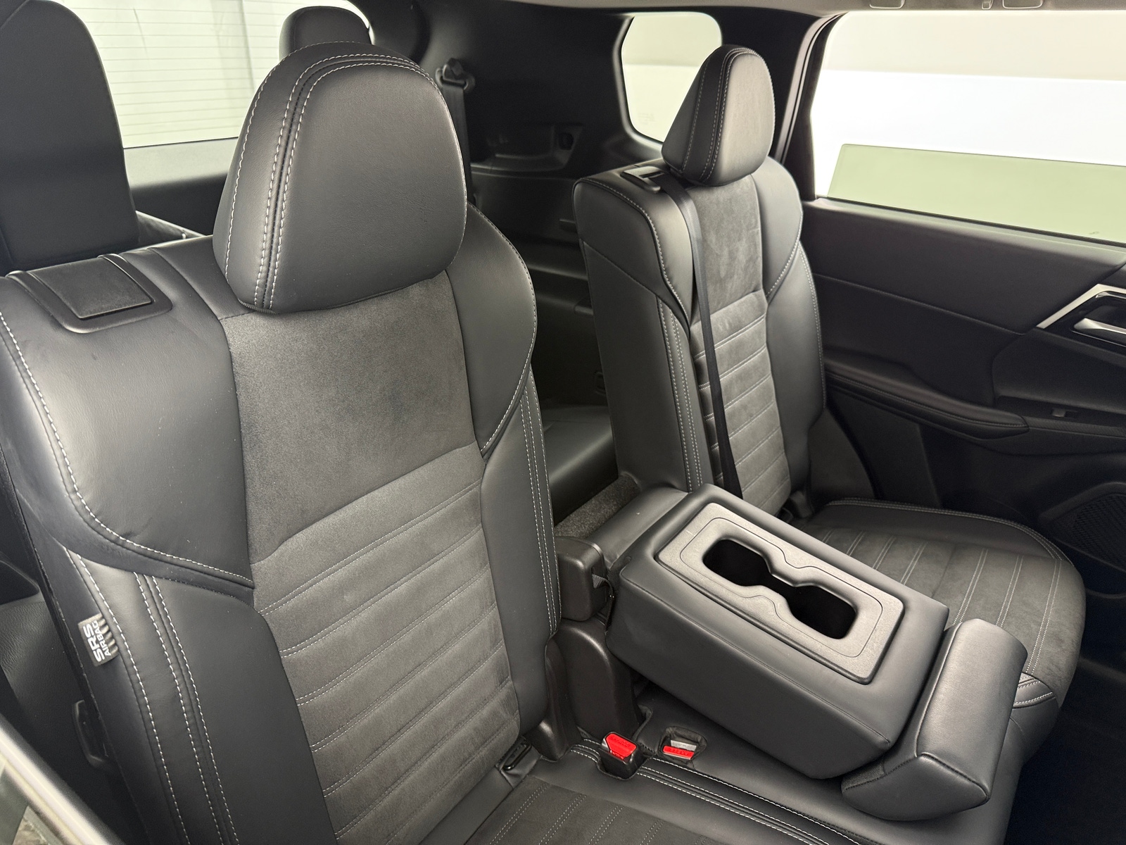 Thumbnail: 2024 Mitsubishi Outlander - 5