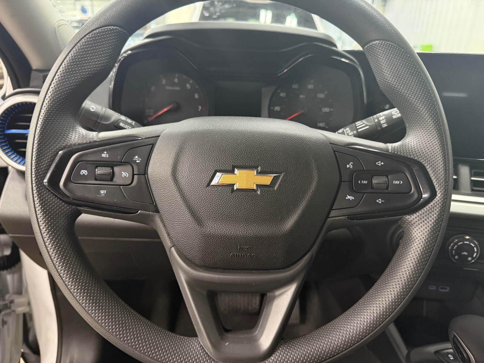 Thumbnail: 2025 Chevrolet Trax - 5