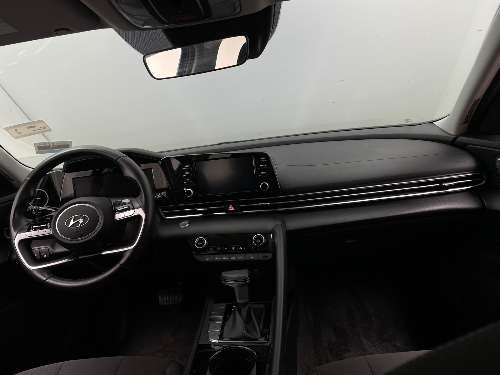 Thumbnail: 2022 Hyundai Elantra - 3
