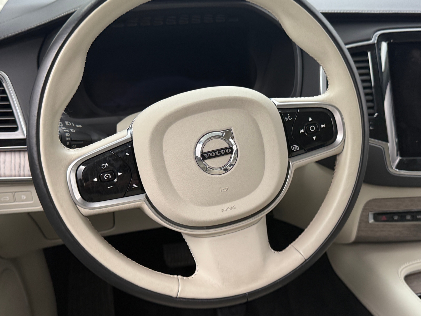 Thumbnail: 2023 Volvo XC90 - 4
