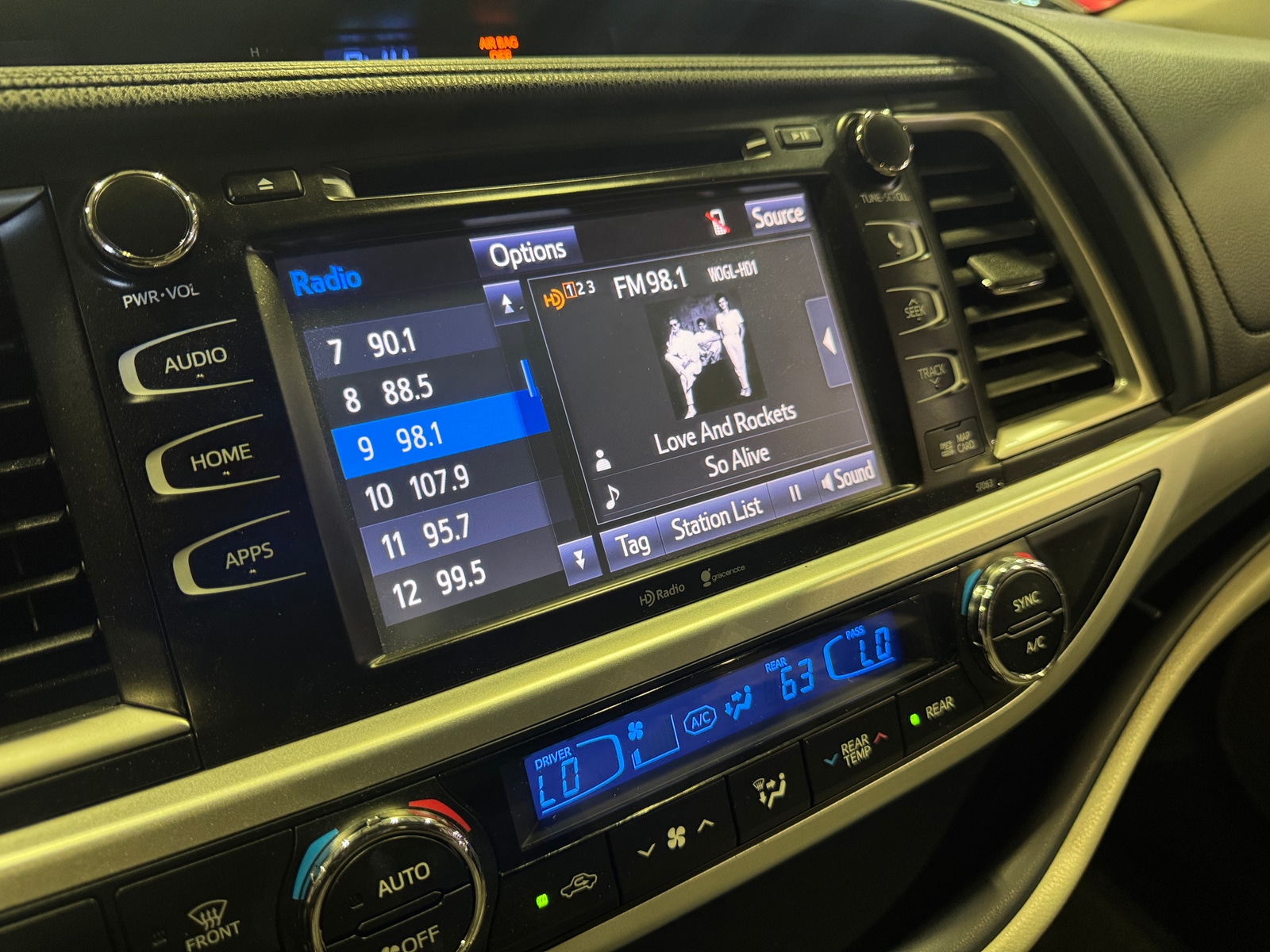Thumbnail: 2015 Toyota Highlander - 3