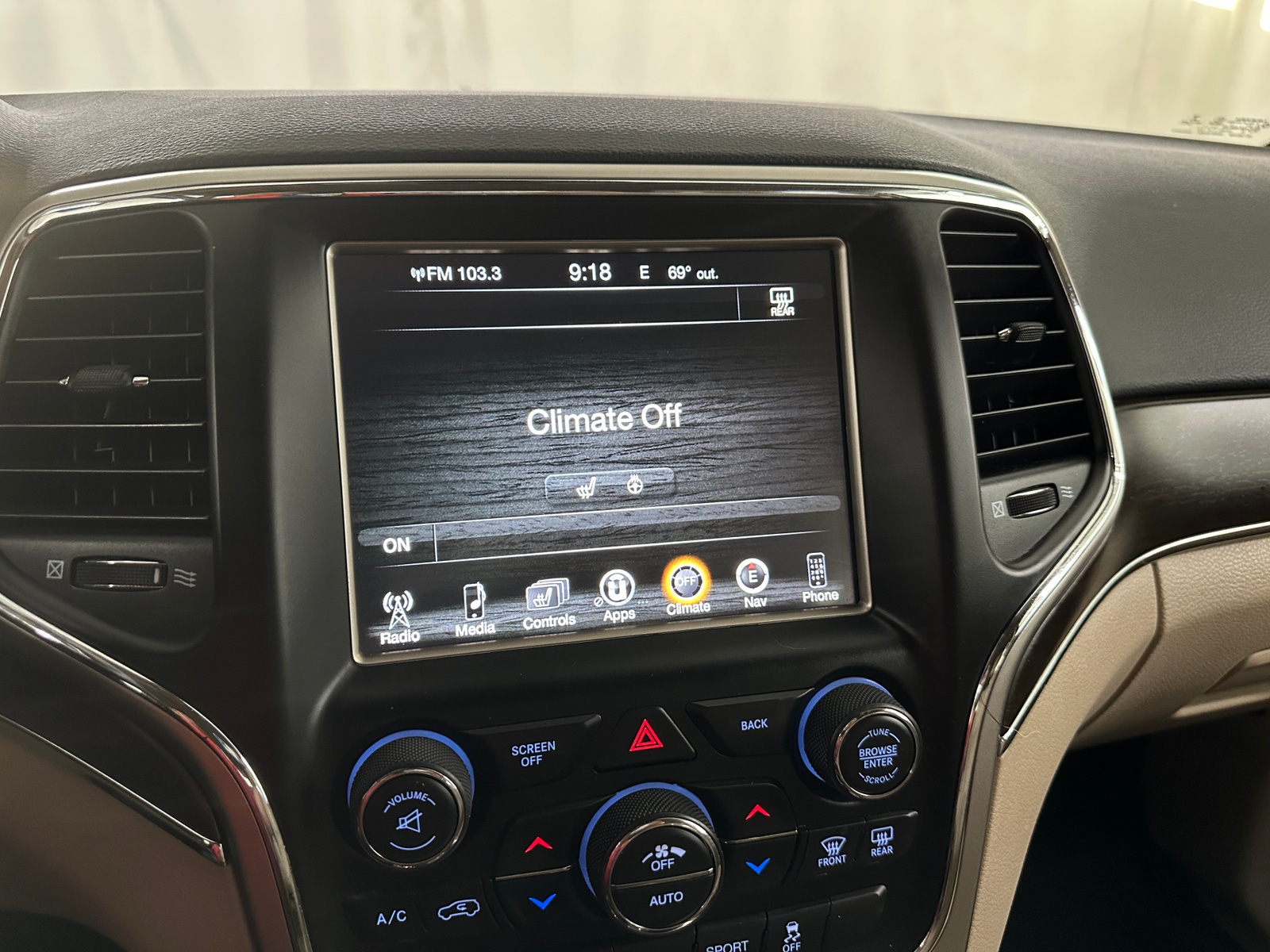 Thumbnail: 2016 Jeep Grand Cherokee - 3