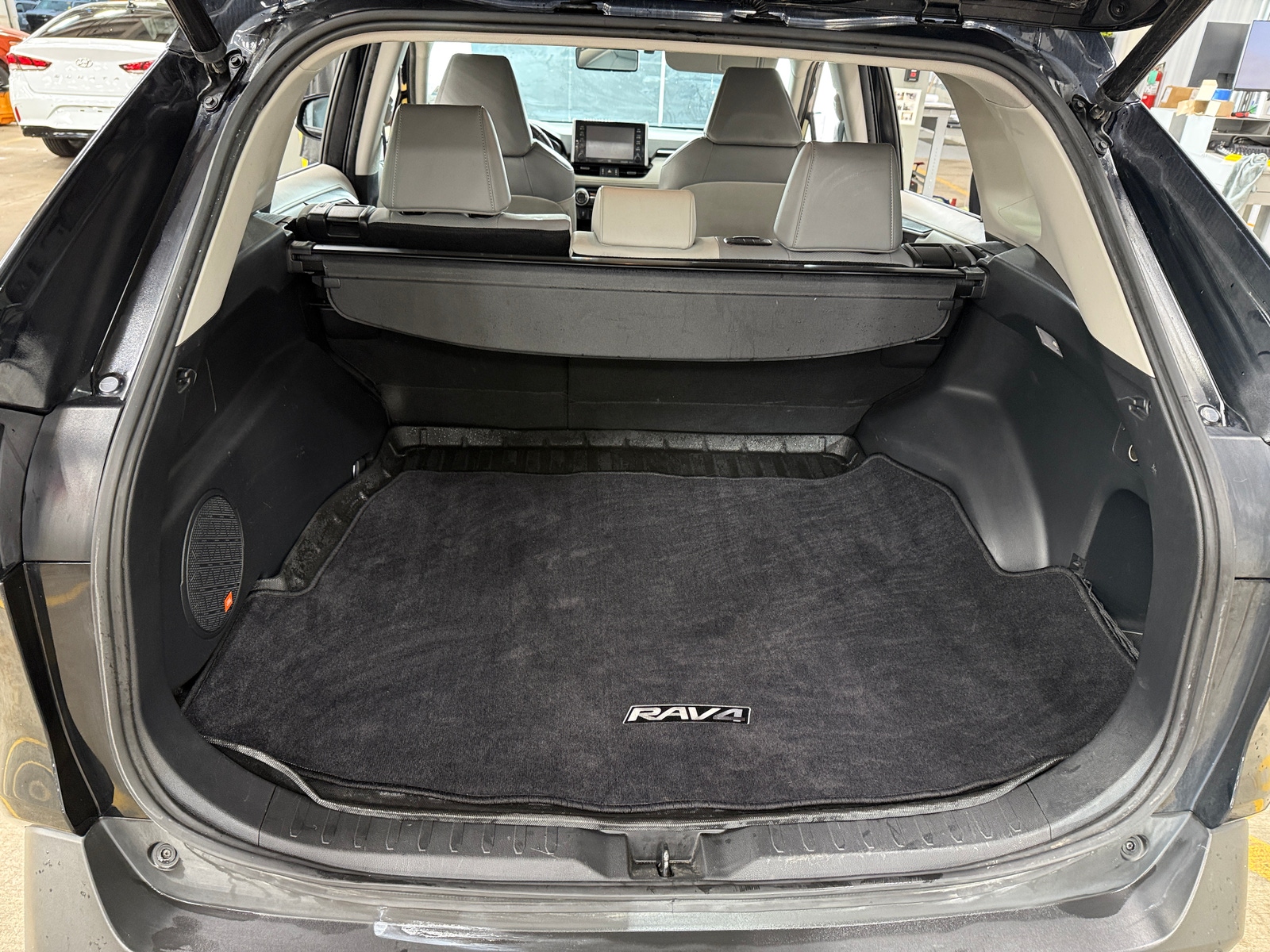 Thumbnail: 2019 Toyota RAV4 - 6