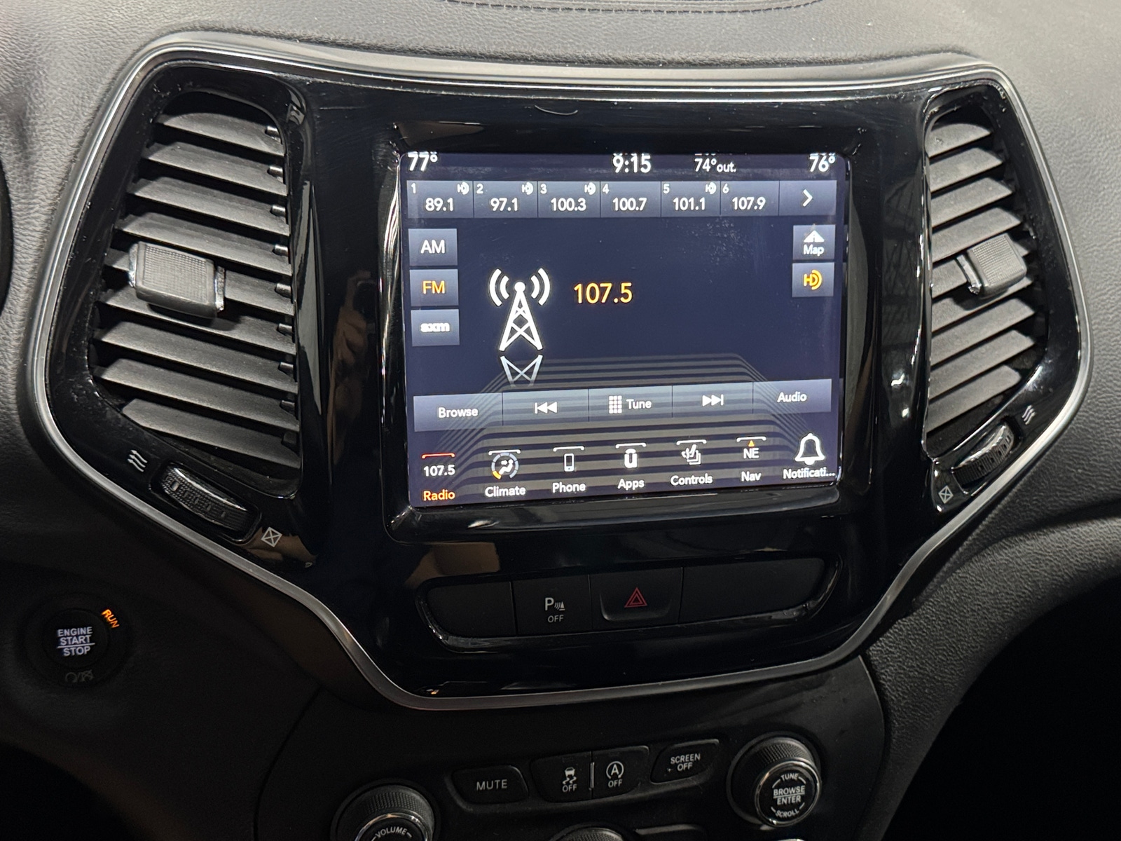 Thumbnail: 2019 Jeep Cherokee - 3