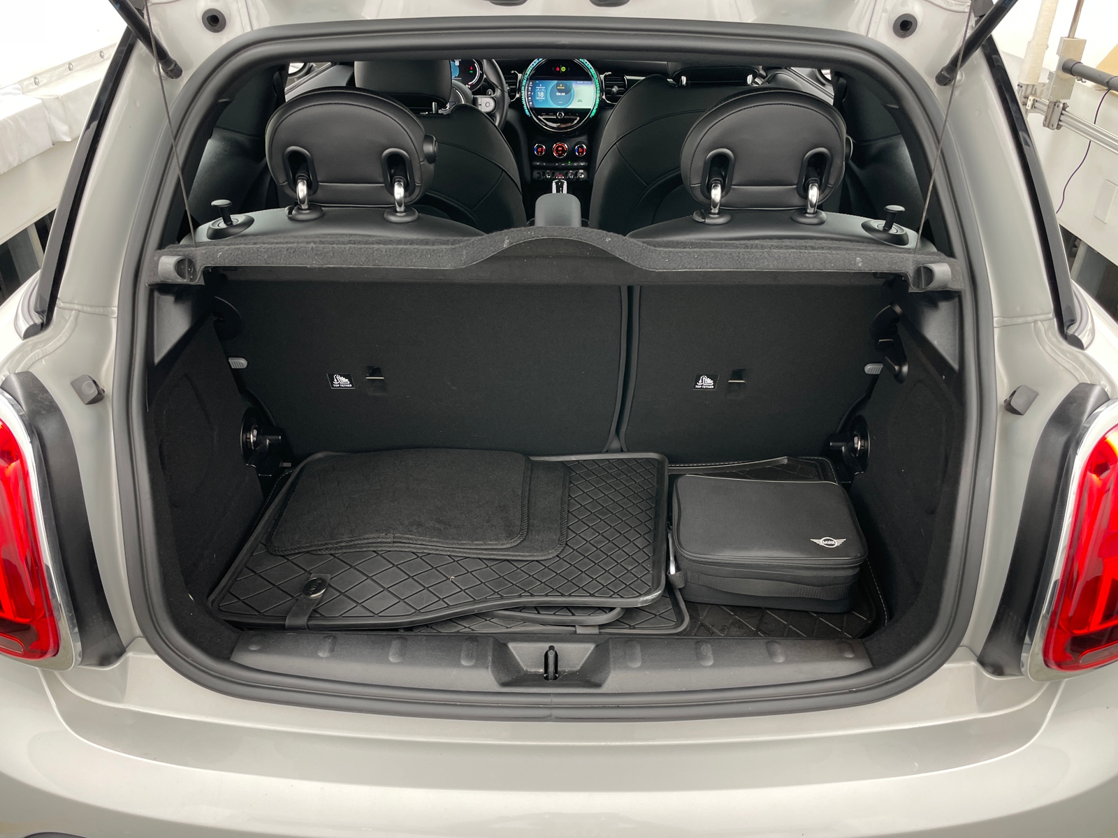 Thumbnail: 2022 MINI Cooper Hardtop - 7