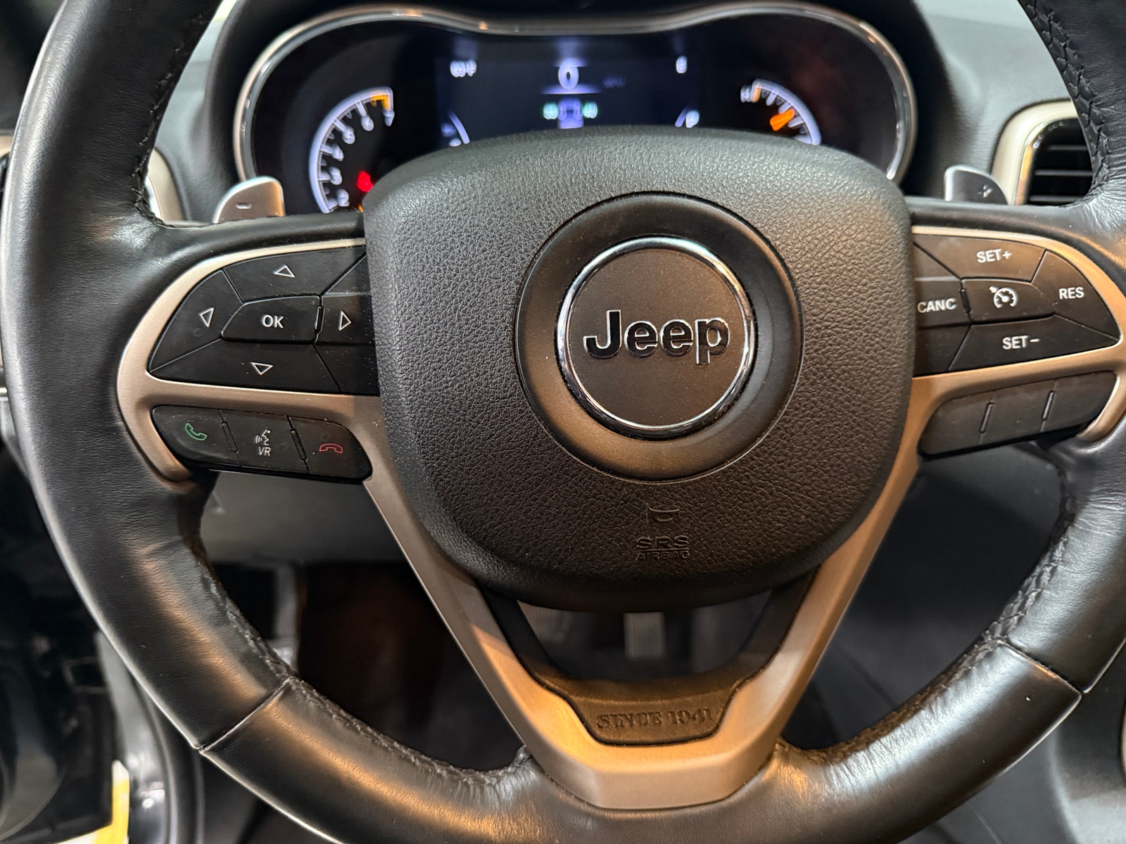 Thumbnail: 2015 Jeep Grand Cherokee - 4