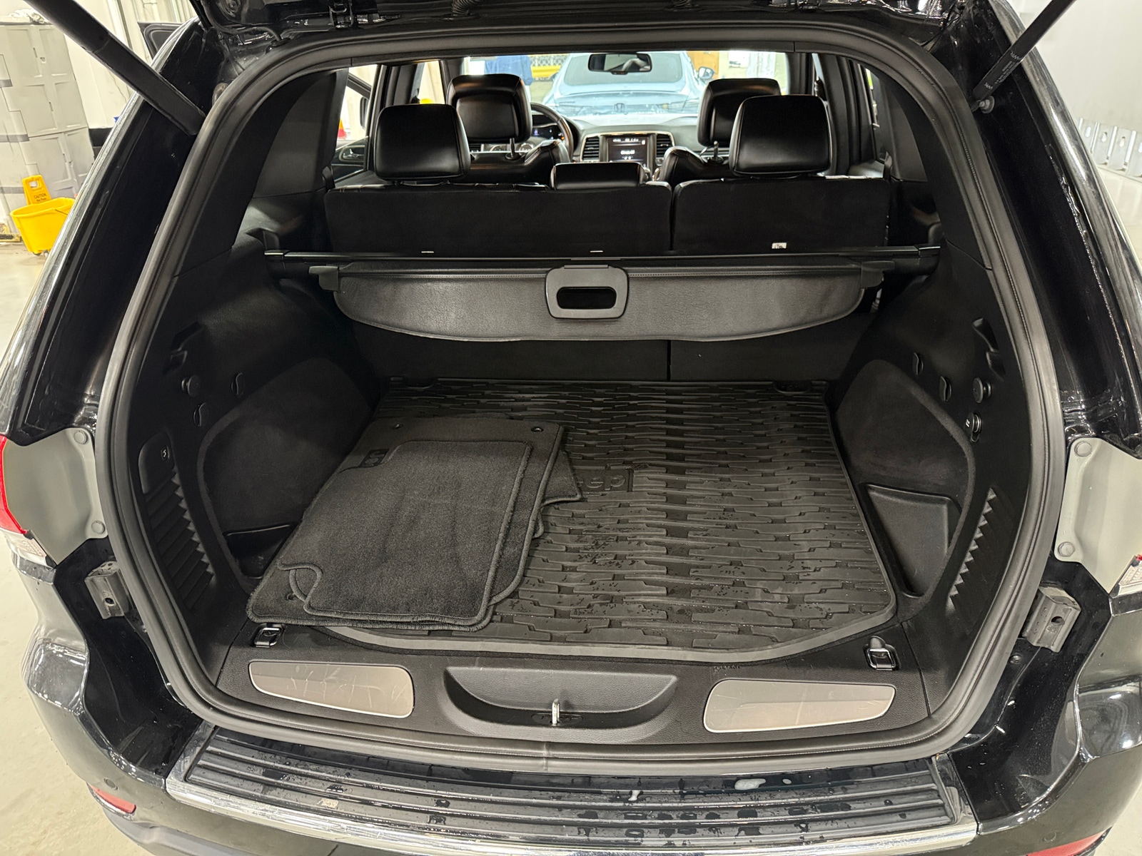 Thumbnail: 2015 Jeep Grand Cherokee - 6