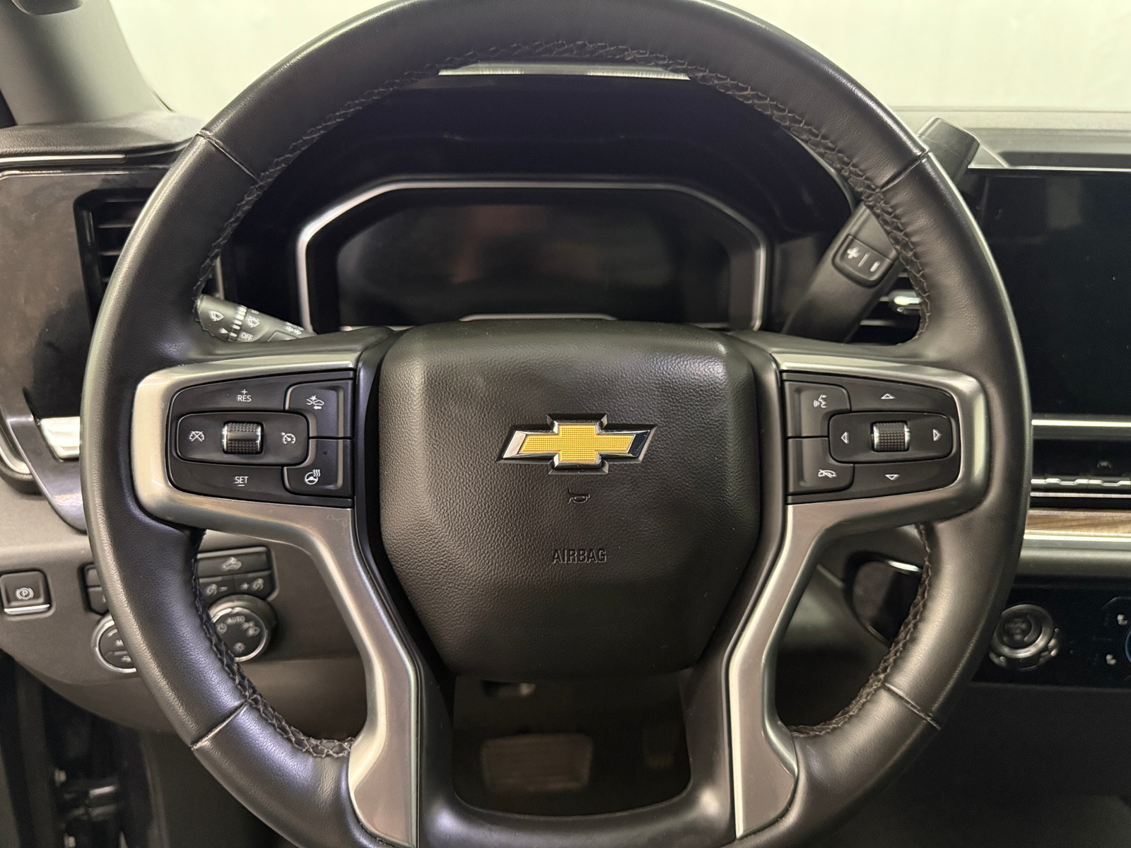 Thumbnail: 2023 Chevrolet Silverado 1500 - 5