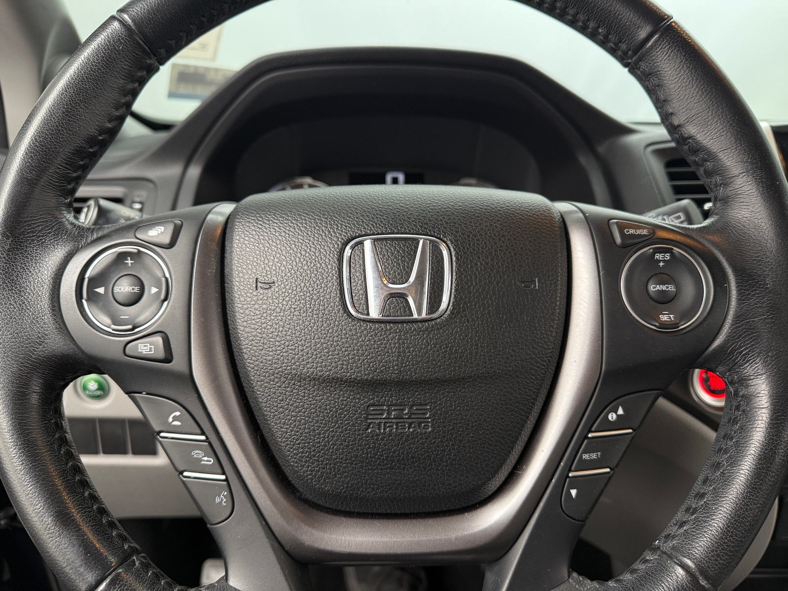Thumbnail: 2017 Honda Pilot - 4