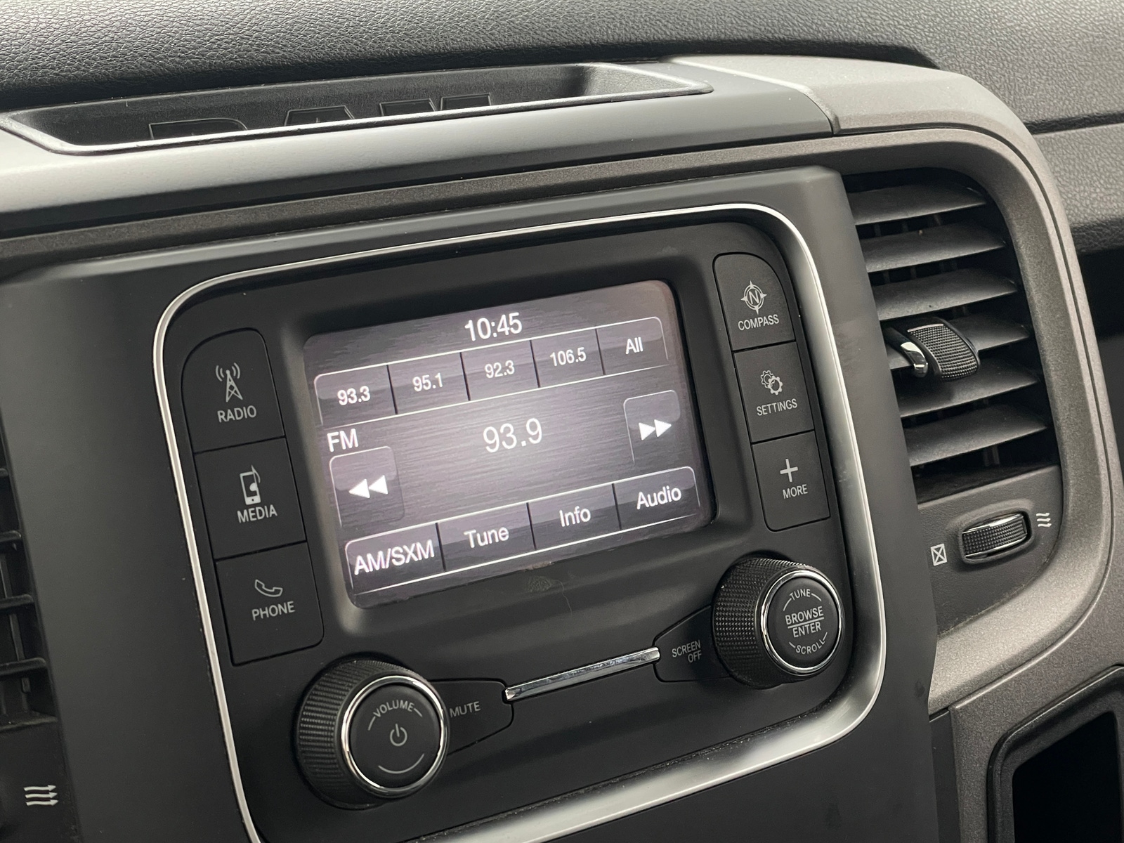 Thumbnail: 2022 RAM 1500 Classic - 4