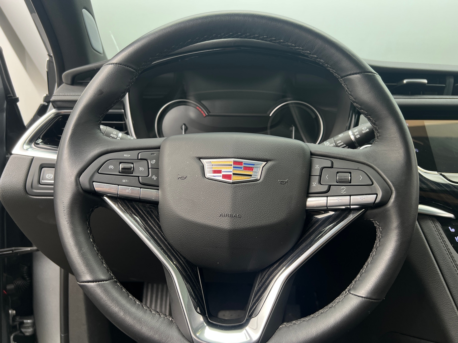 Thumbnail: 2025 Cadillac XT6 - 4
