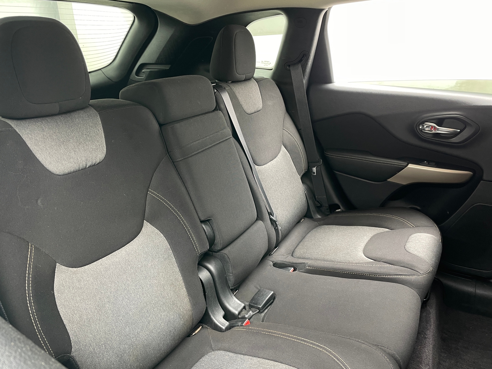 Thumbnail: 2018 Jeep Cherokee - 6