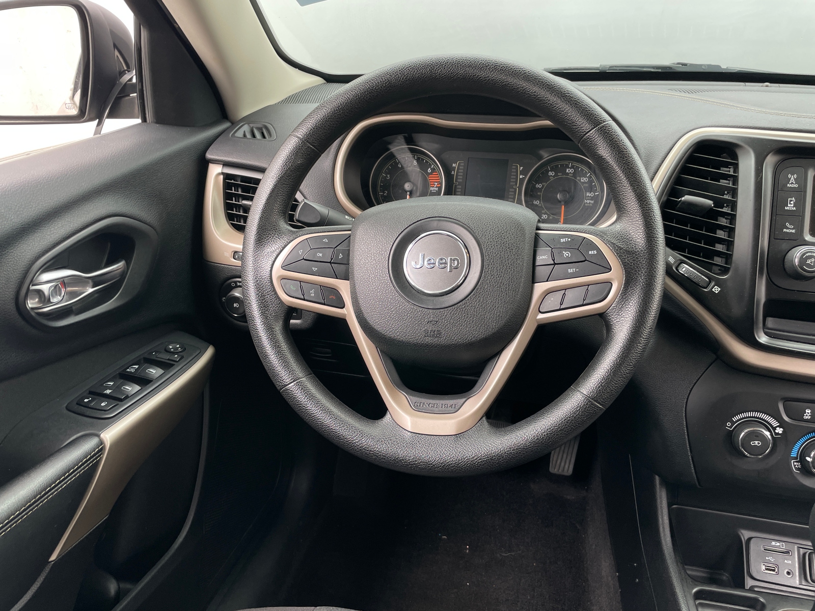 Thumbnail: 2018 Jeep Cherokee - 5