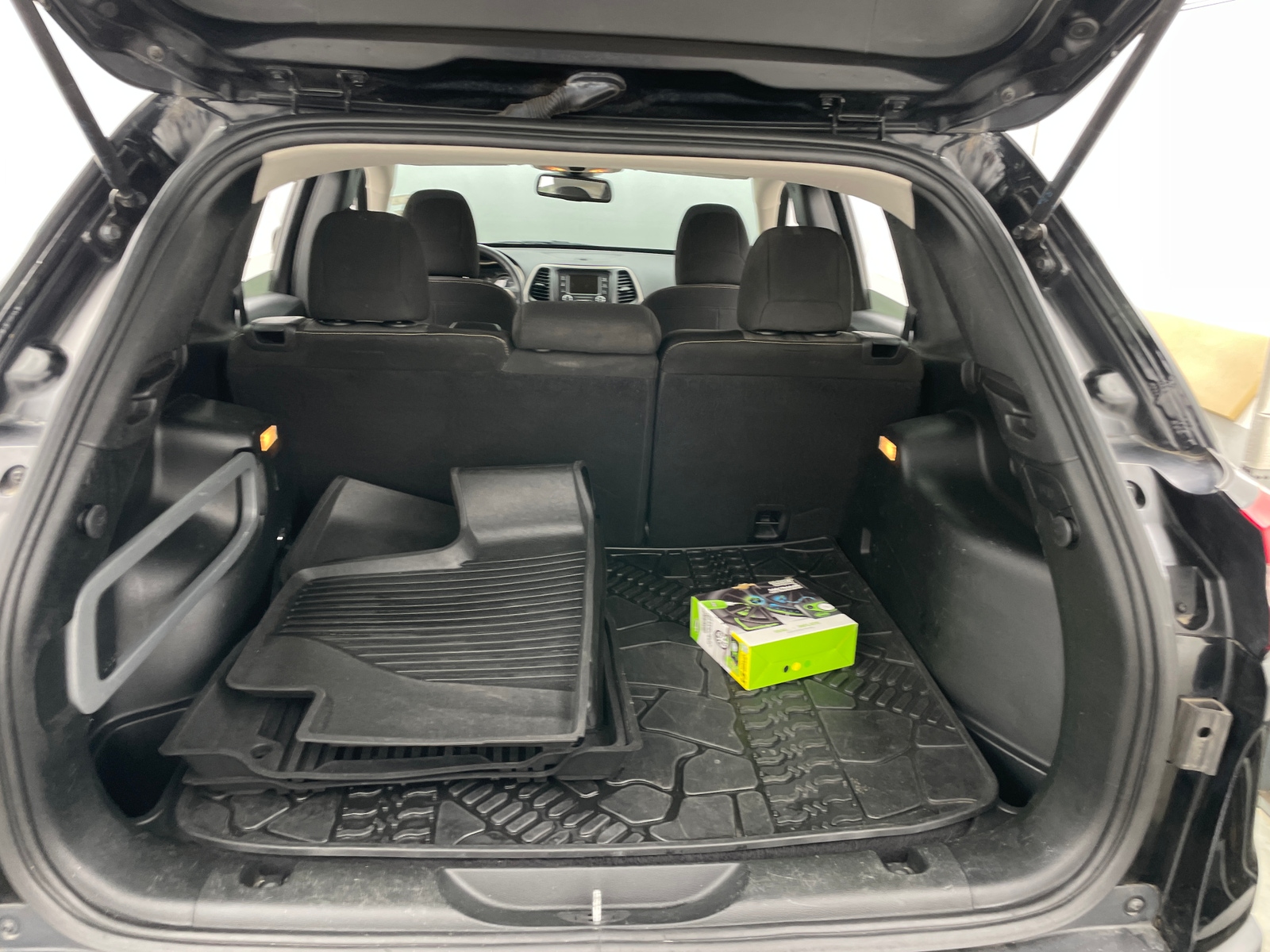 Thumbnail: 2018 Jeep Cherokee - 7