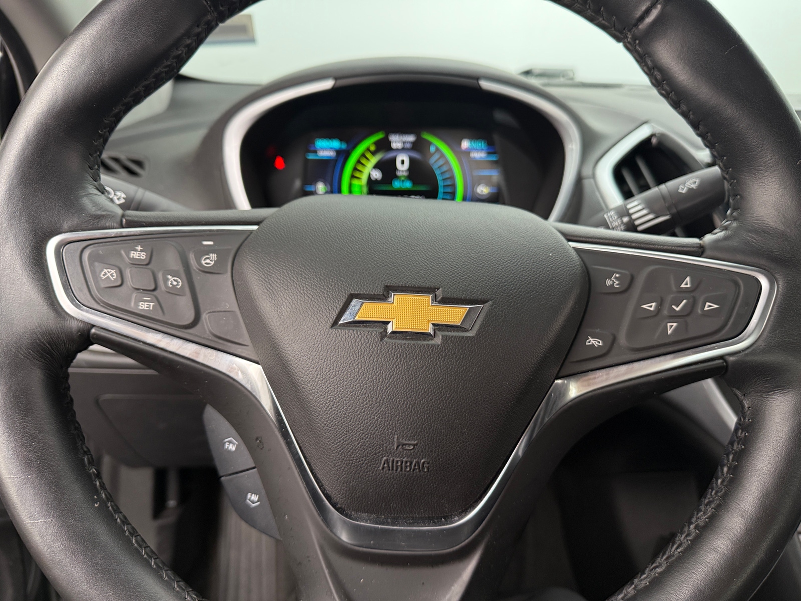 Thumbnail: 2017 Chevrolet Volt - 4