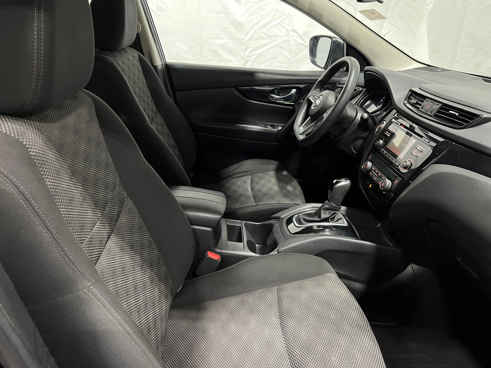 Thumbnail: 2017 Nissan Rogue Sport - 2