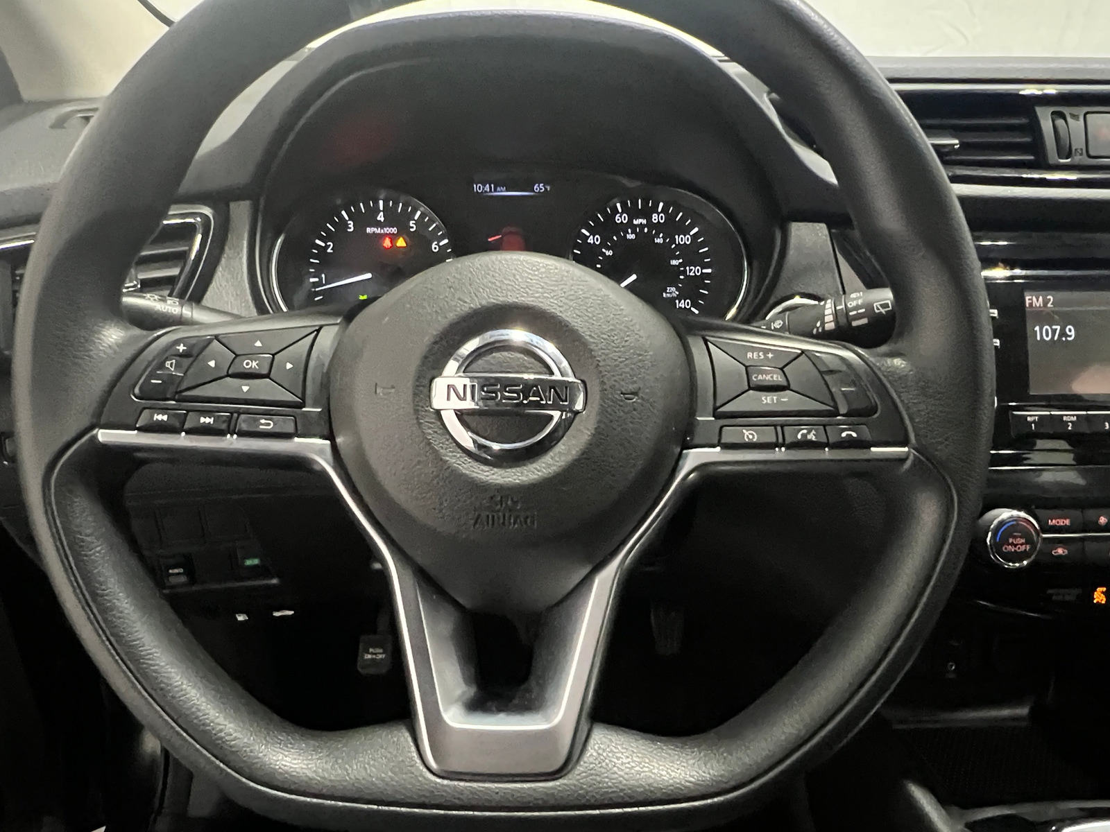 Thumbnail: 2017 Nissan Rogue Sport - 4