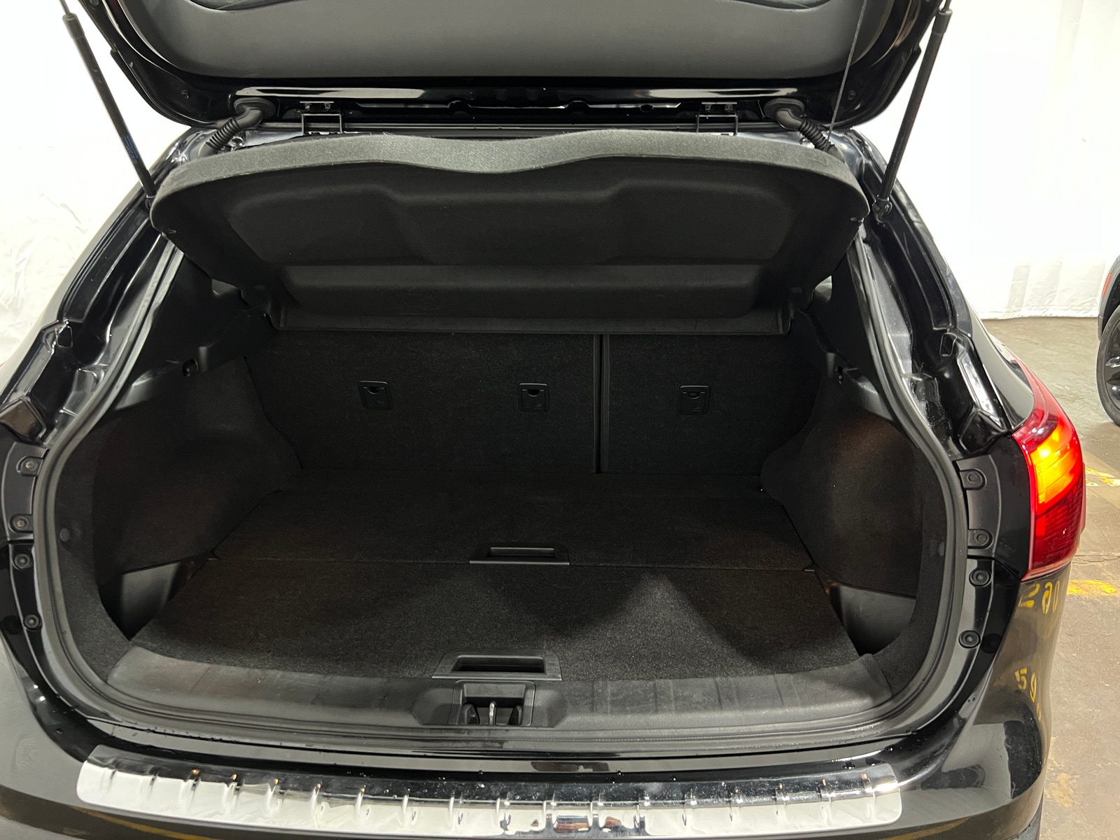 Thumbnail: 2017 Nissan Rogue Sport - 6
